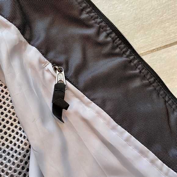 Women’s dark gray Nike windbreaker jacket. Size M. Like new condition. - Picture 3 of 6